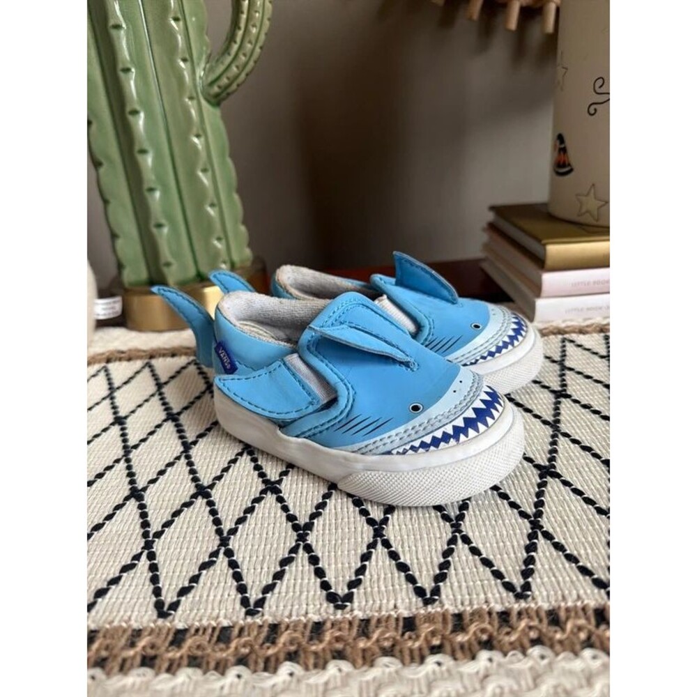 baby boy shark vans 4